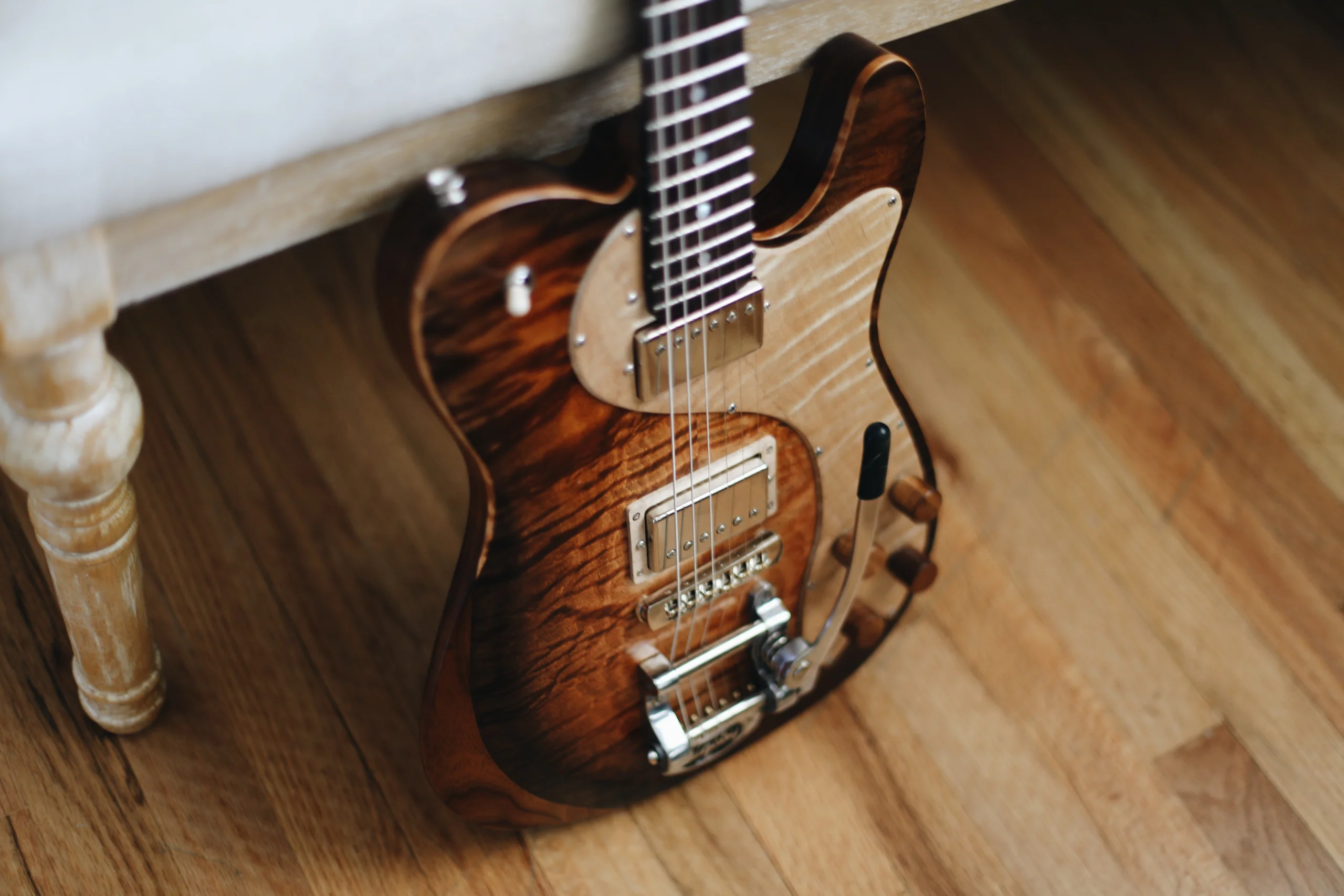 Clarus | Honey Burst — detail